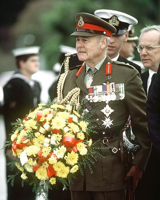 480px-Sir_Phillip_Bennett_preparing_to_lay_wreath,_May_7,_1992.JPEG