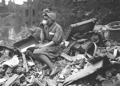 Drinking-Tea-in-London-during-the-Blitz.jpg