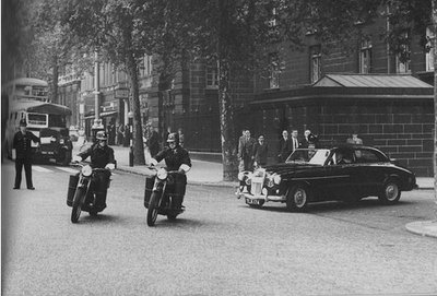 Escorte MET-1963.jpg