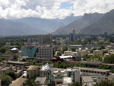 1280px-Lhasa_from_Potala.JPG