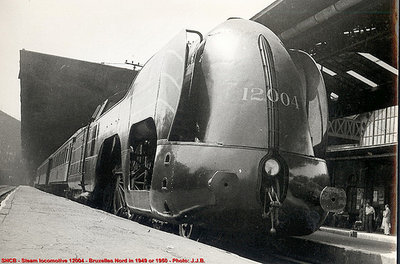 Train Ostende-Pacific 12004.jpg (106.08 Kio) Vu 16801 fois Type 10 en gare de Bruxelles Nord en 1949