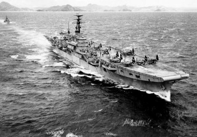 HMS Triumph avec Seafire et Firefly.jpg (121.09 Kio) Vu 13390 fois HMS Triumph