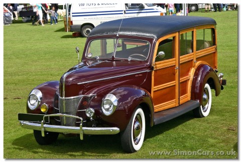 Ford Deluxe 1940 Station Wagon front.jpg