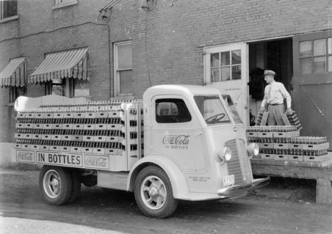 Camion Pl.84C1-International delivery truck.jpg